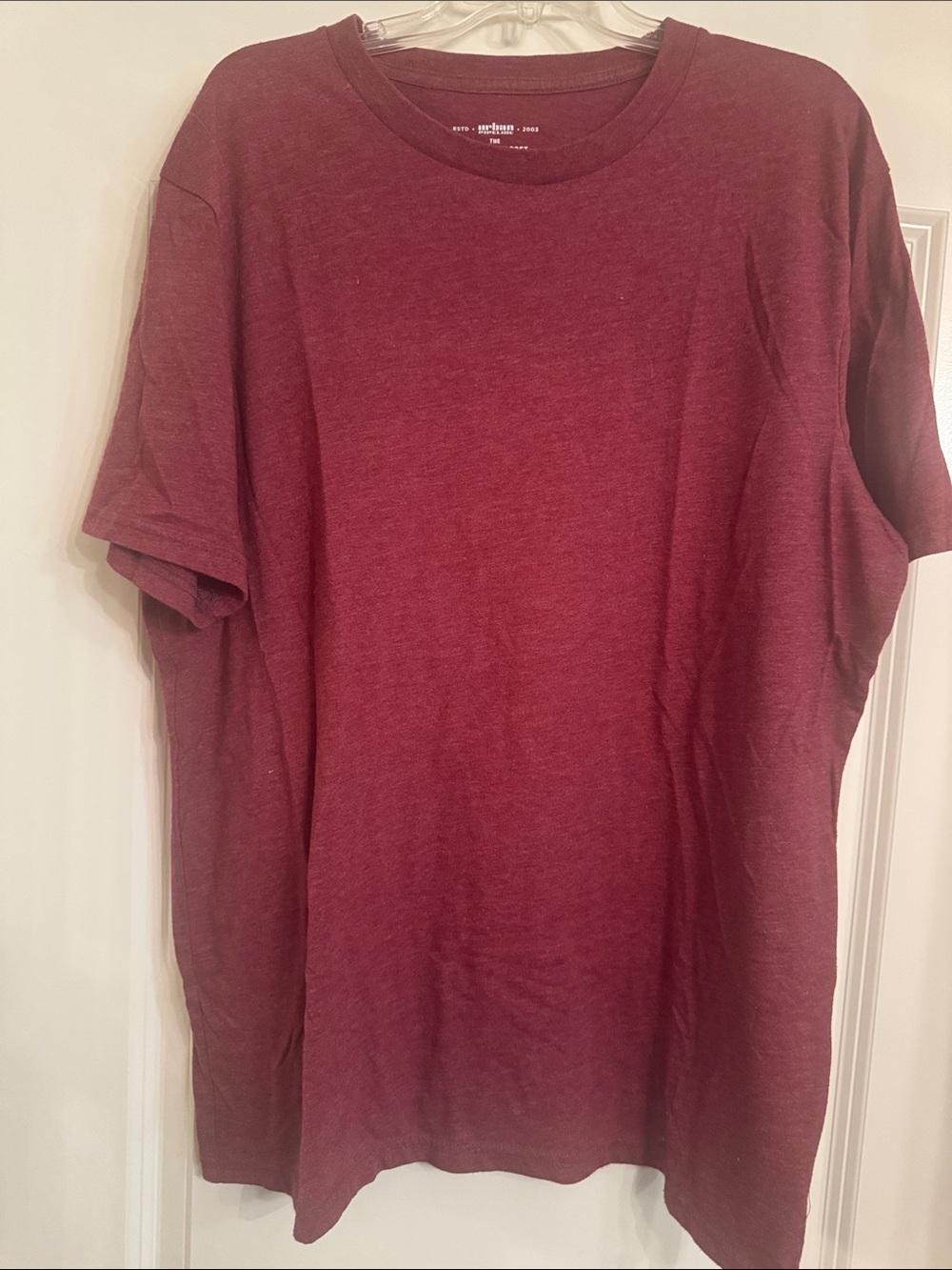 Uniqlo Men's Short Sleeve Crew T-Shirt in Maroon